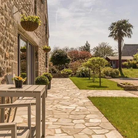 Fleur & Bed & Breakfast Montfarville